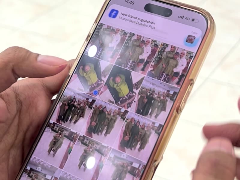 Galeri live di HP tamu